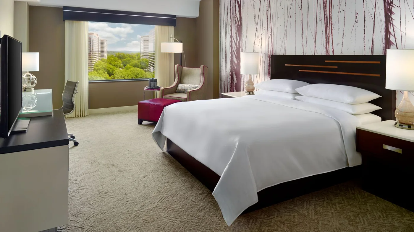 Club level king room